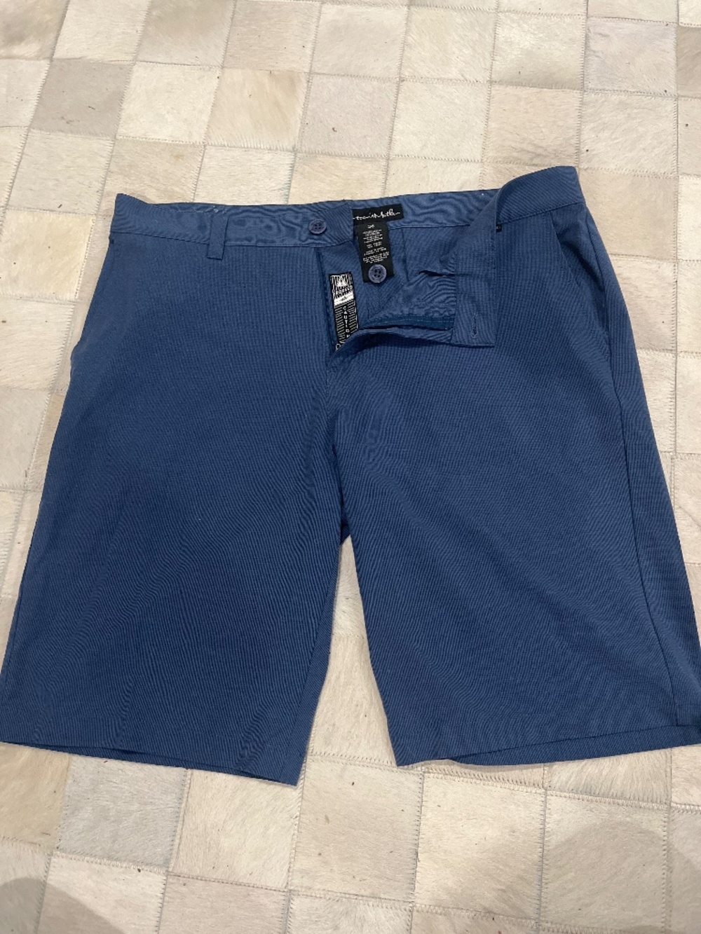XL blur Travis Matthew shorts
